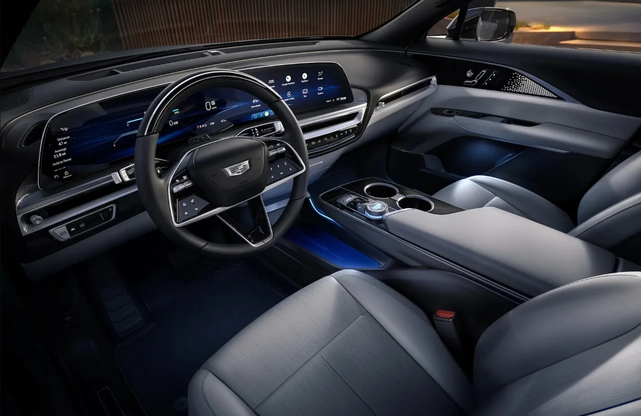 General Motors, Cadillac Lyriq, Apple CarPlay, Android Auto, otomotiv teknolojileri