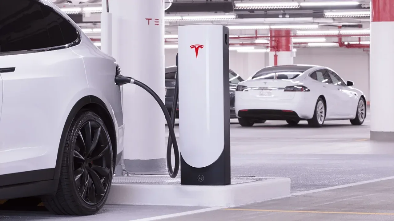 Tesla İzmit’te 12 Üniteli Yeni Supercharger İstasyonunu Açtı